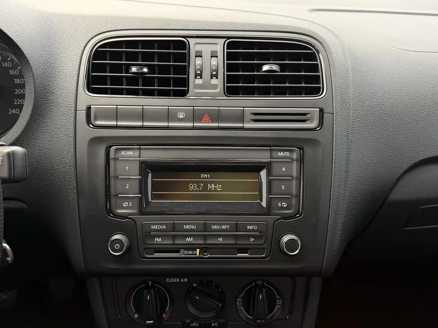 Volkswagen Polo 2016 1.4L Manual Trend фото 7
