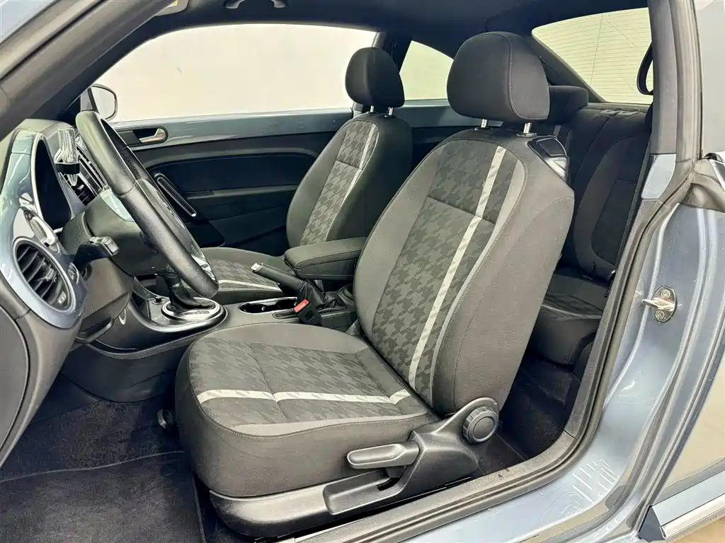 Volkswagen Beetle 2019 180TSI Classic Edition фото 15
