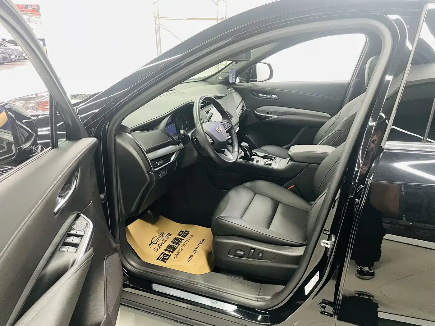 Cadillac XT4 2019 2018 28T FWD Leading Edition