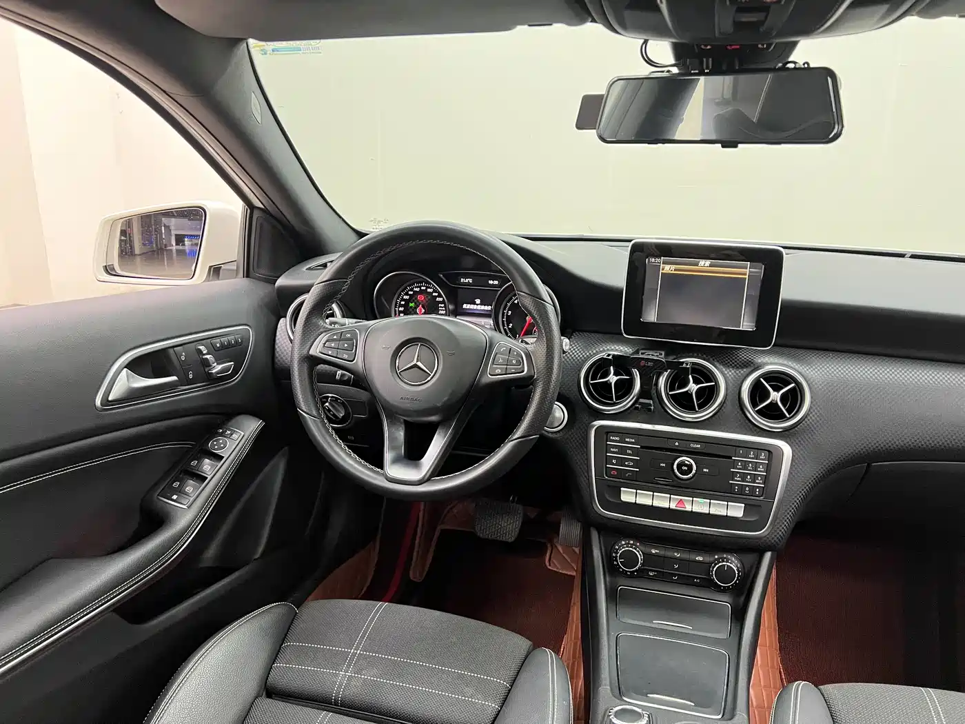 Mercedes-Benz A-Class (Import) 2016 A 200 Fashion фото 22