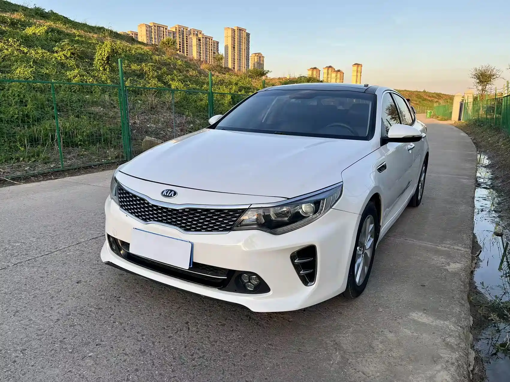Photo 1 - Kia K5