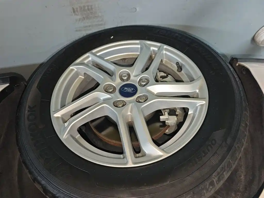 Фото 23 - Ford Focus