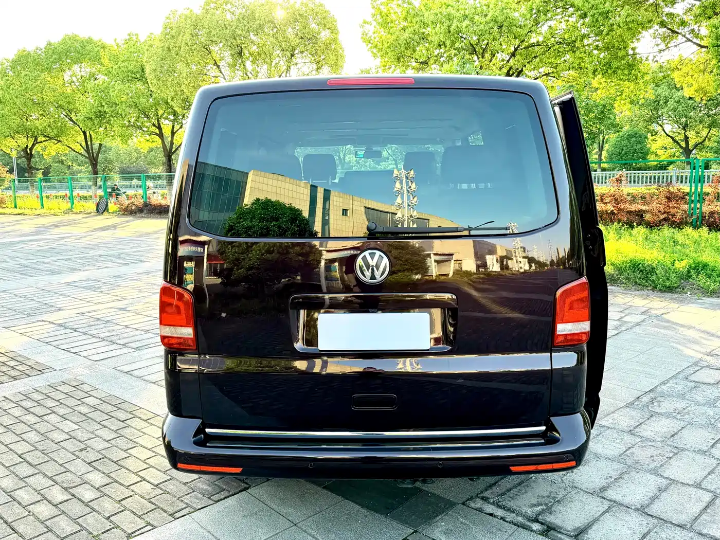 Volkswagen Multivan 2012 2.0TSI 4WD Premium фото 4