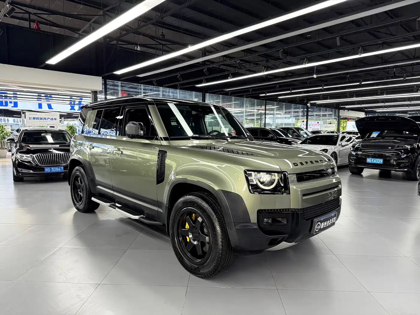Land Rover Defender 2023 Facelift 110 3.0T P400 Dark Special Edition фото 3
