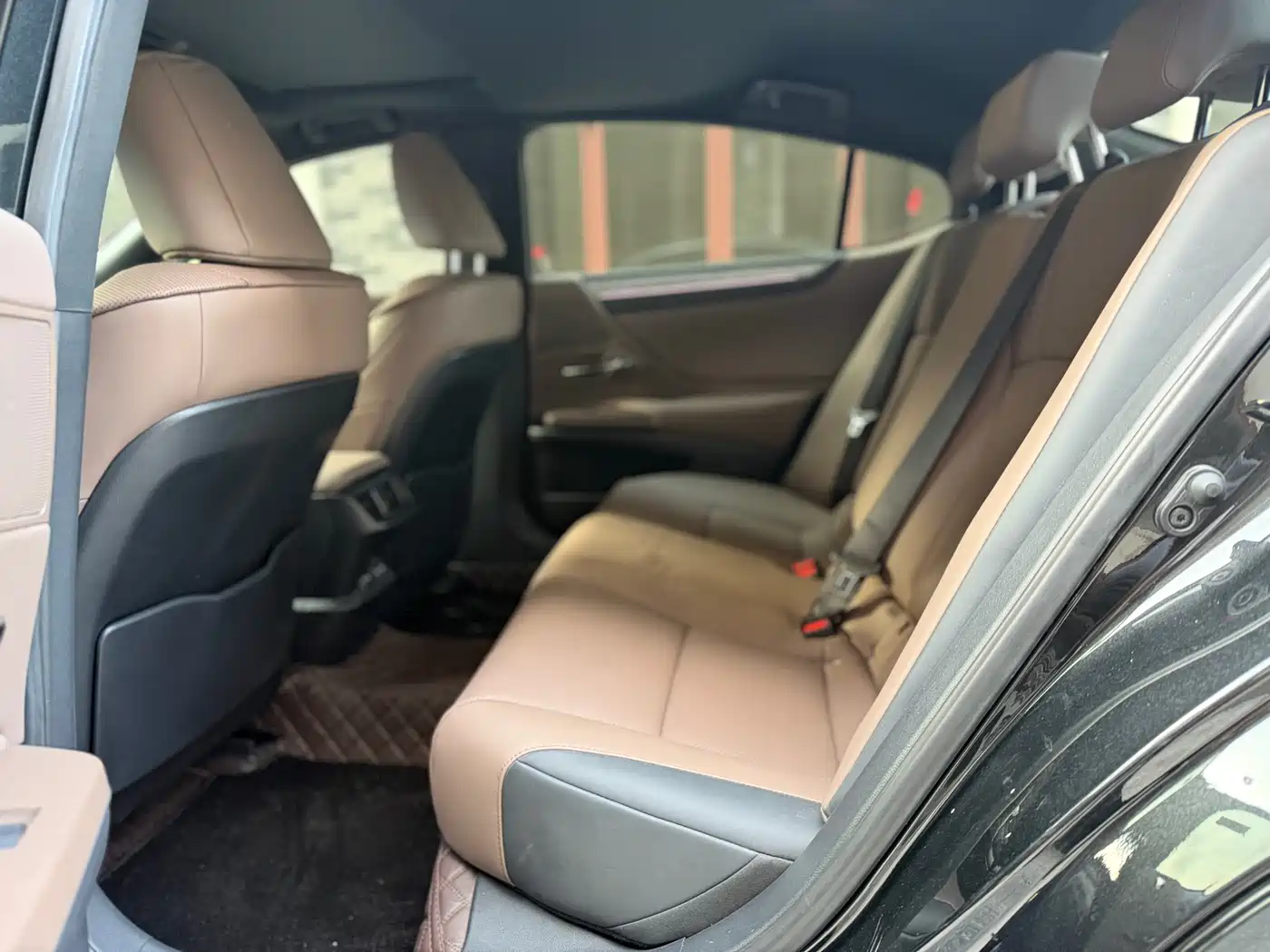 Lexus ES 2025 200 Ultimate Edition фото 8