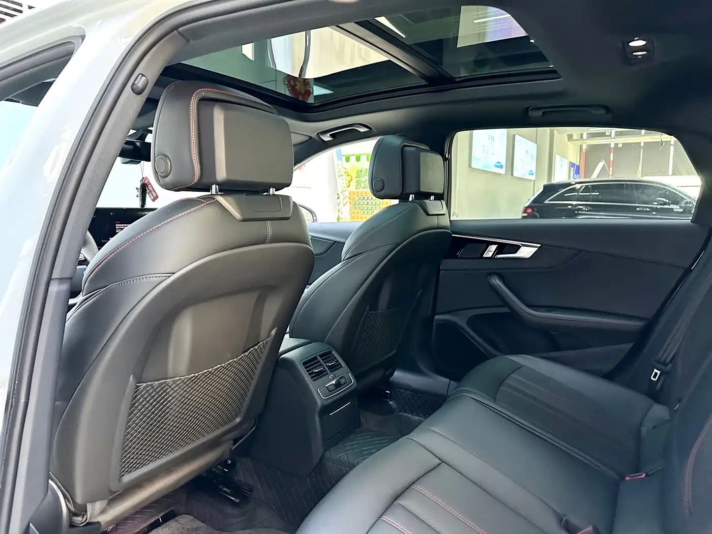 Audi A4L 2025 2 Million Celebration Edition 40 TFSI Luxury Dynamic фото 9
