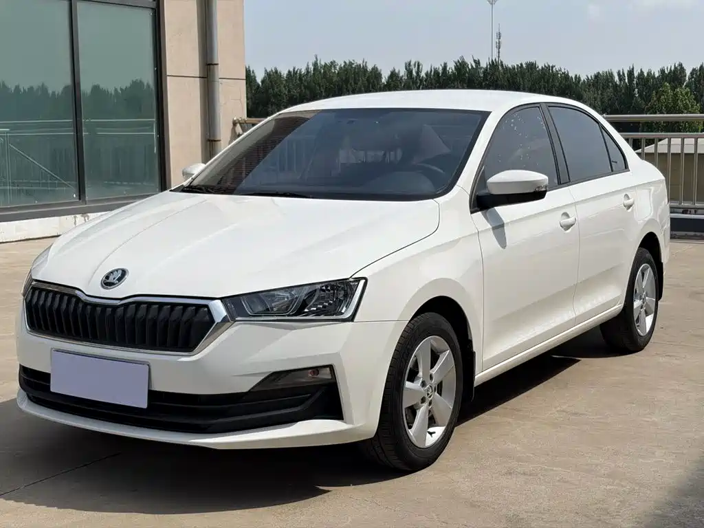 Photo 1 - Škoda Rapid
