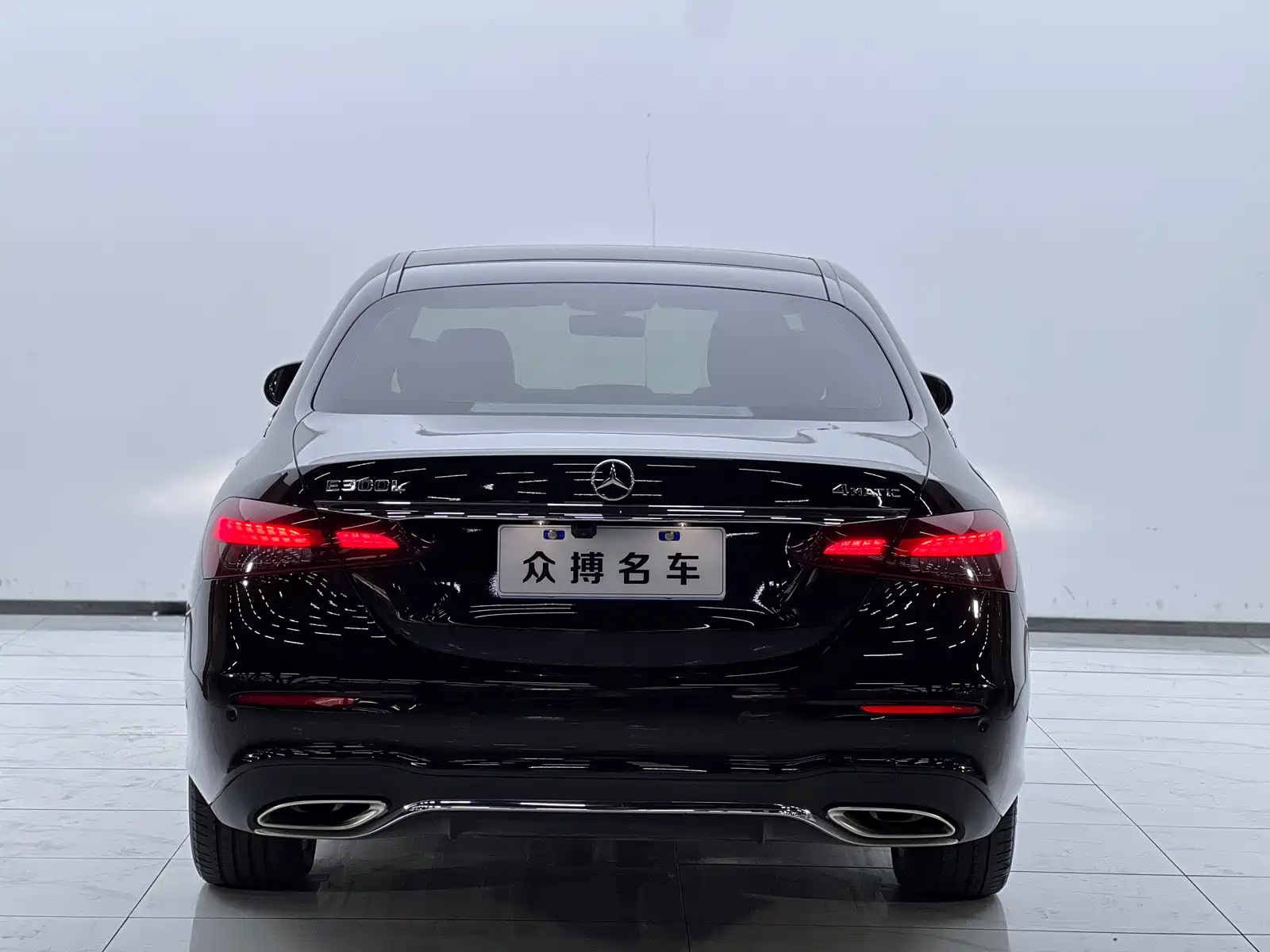 صورة 4 - Mercedes-Benz E-Class