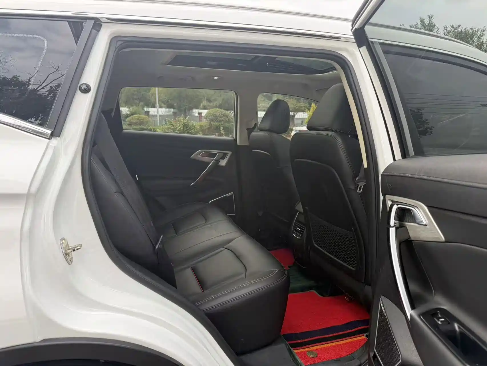 Фото 7 - Geely Atlas