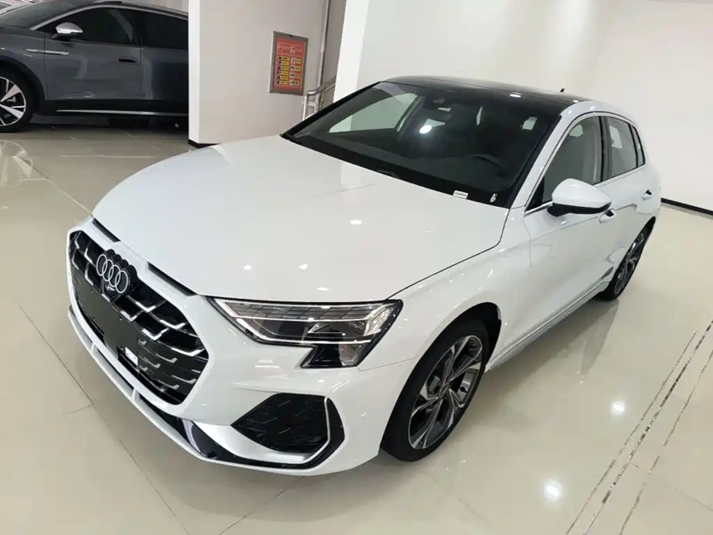 Audi A3 2026 2025 Sportback 35TFSI Flying Premium