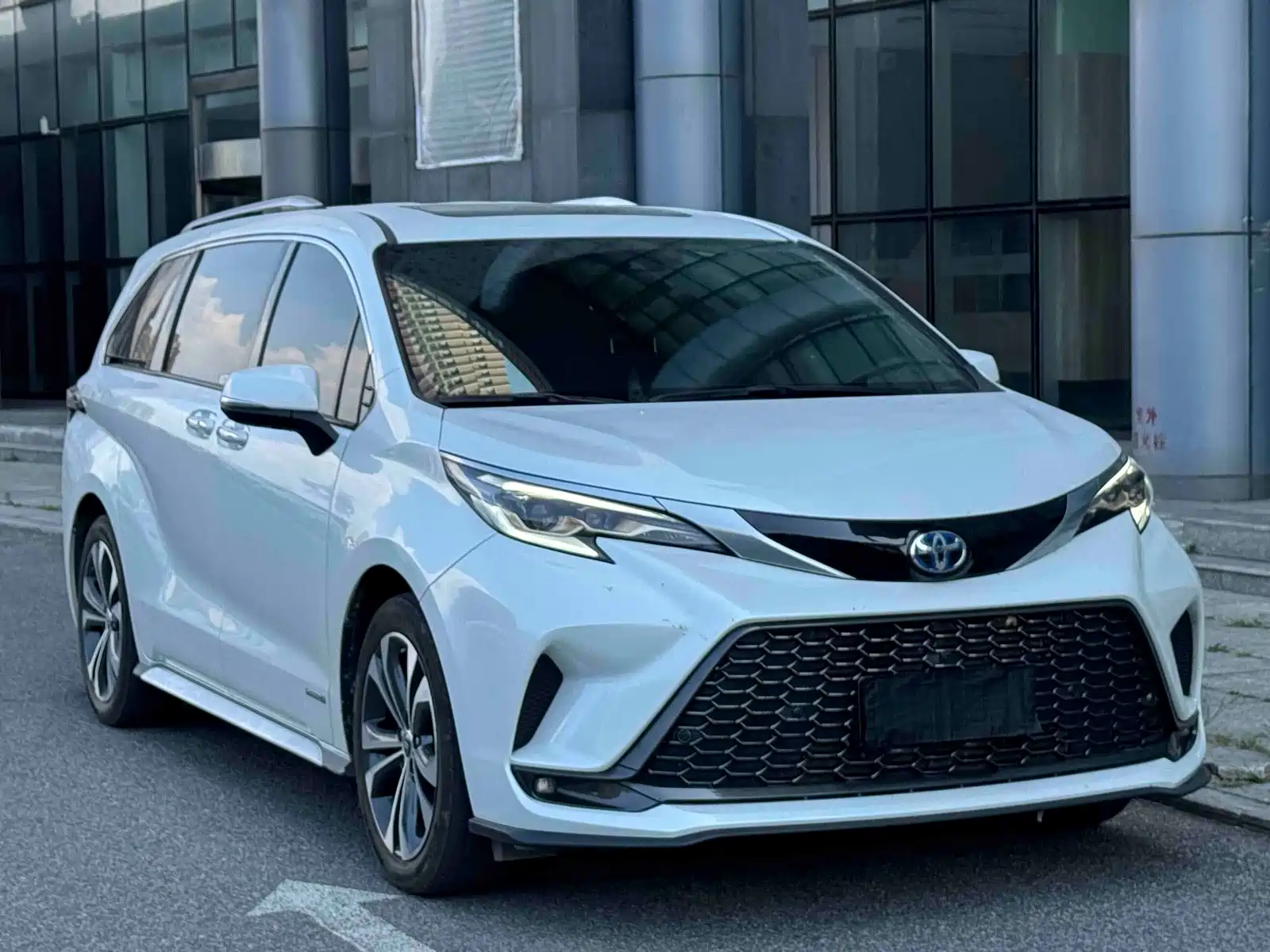 Фото 2 - Toyota Granvia