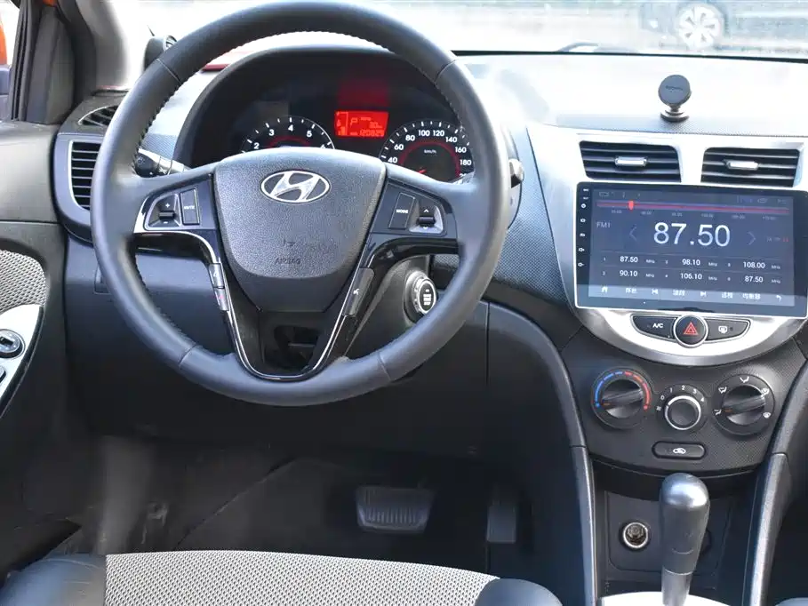 Hyundai Reina 2014 Model 1.4L Automatic GLX фото 15
