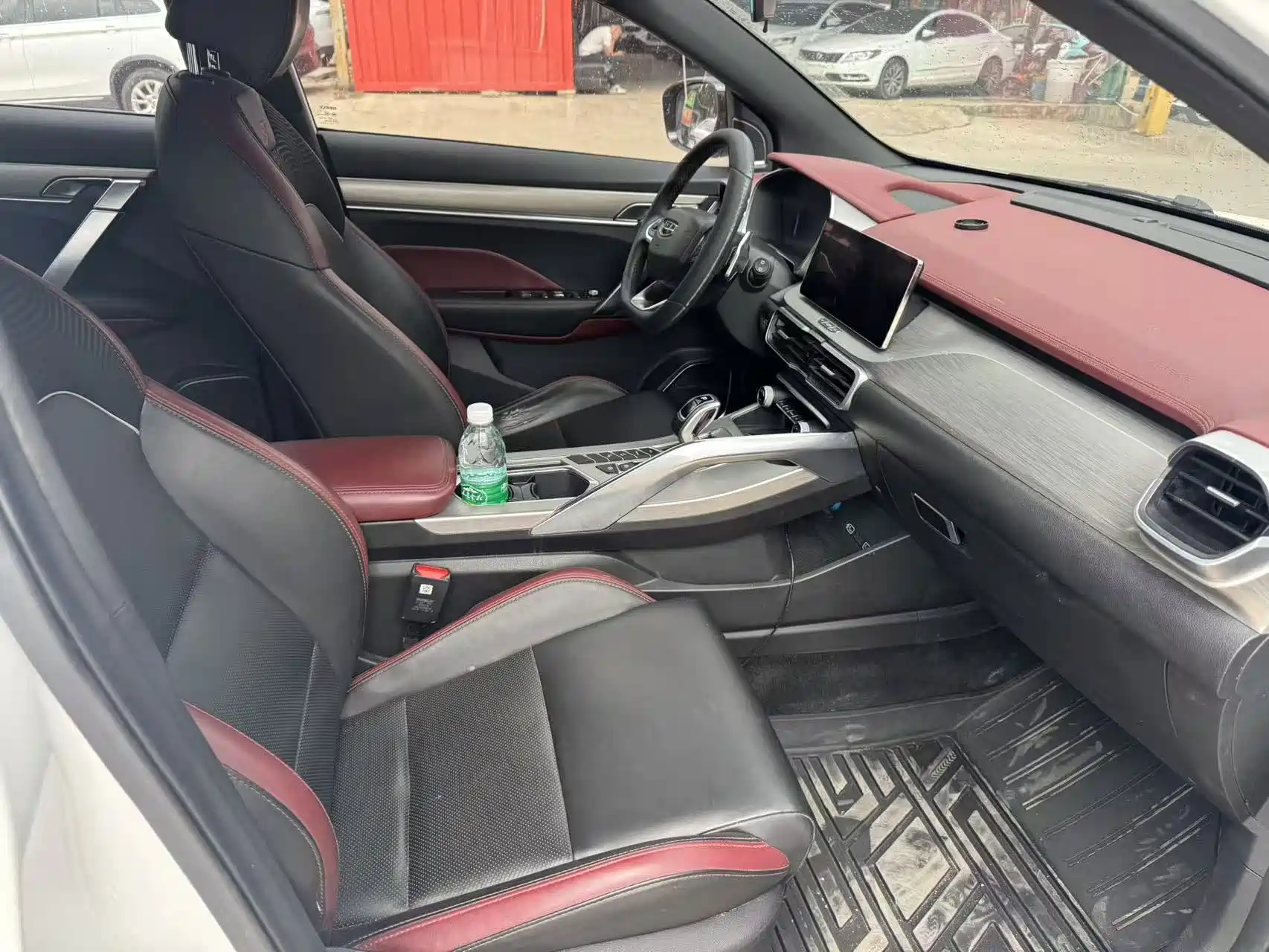Фото 6 - Geely Coolray