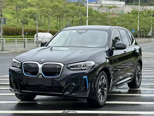 BMW iX3 2022 Leading Edition
