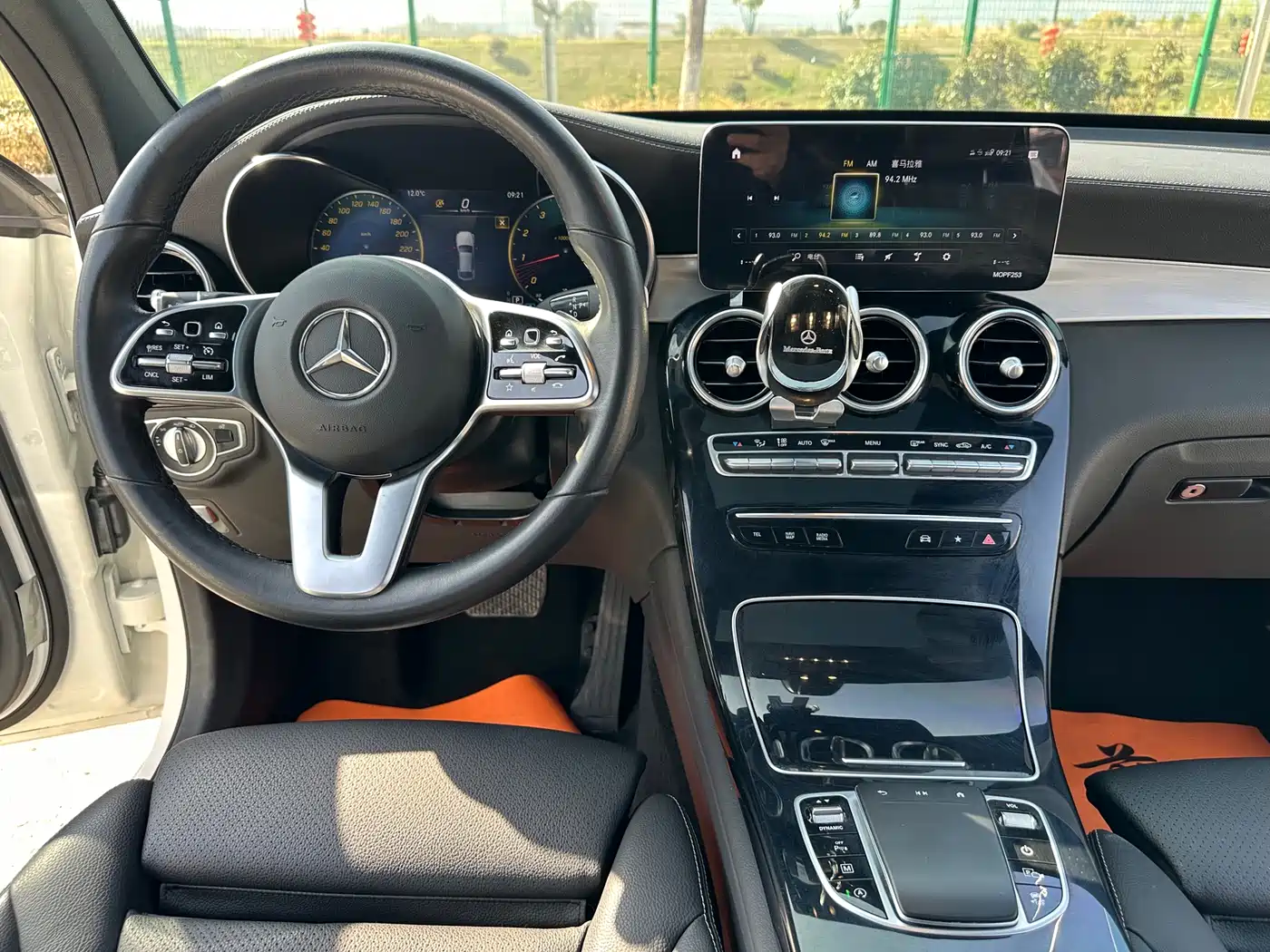 Mercedes-Benz GLC Coupe 2021 GLC 260 4MATIC Coupe SUV фото 11