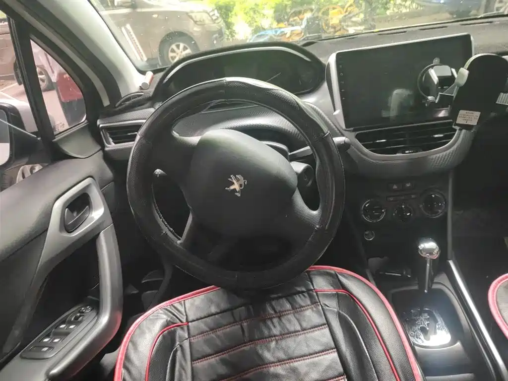 Peugeot 2008 2018 1.6L Automatic Trend Edition фото 3