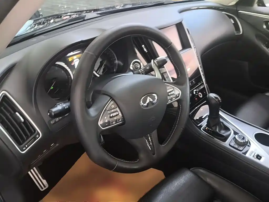 Photo 11 - Infiniti Q50L