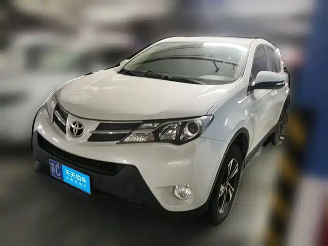 Toyota RAV4 Rongfang 2015 2.0L CVT 2WD Trend Edition — фото 1