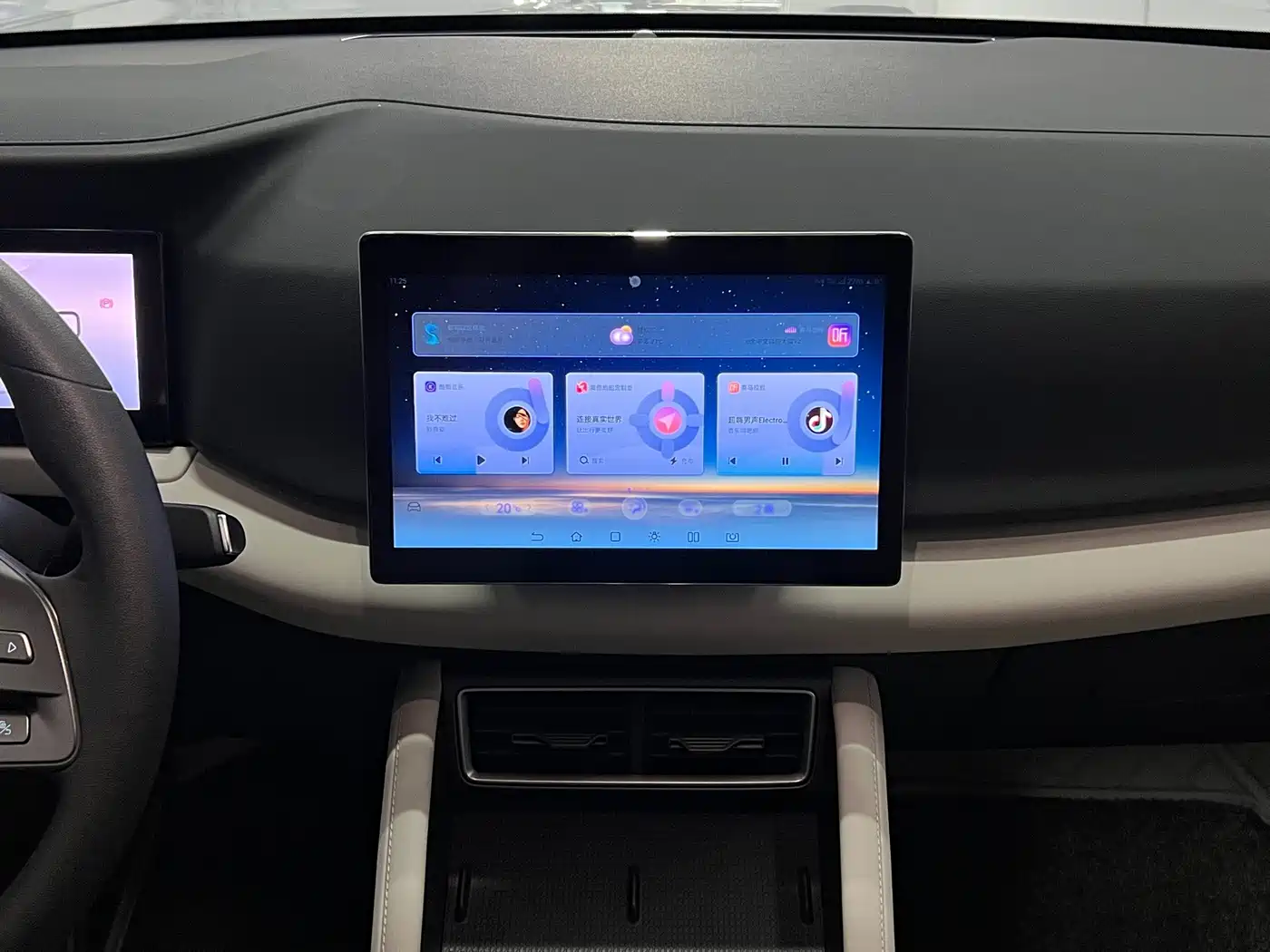 BYD Yuan UP 2026 2025 Model 301KM Navigator