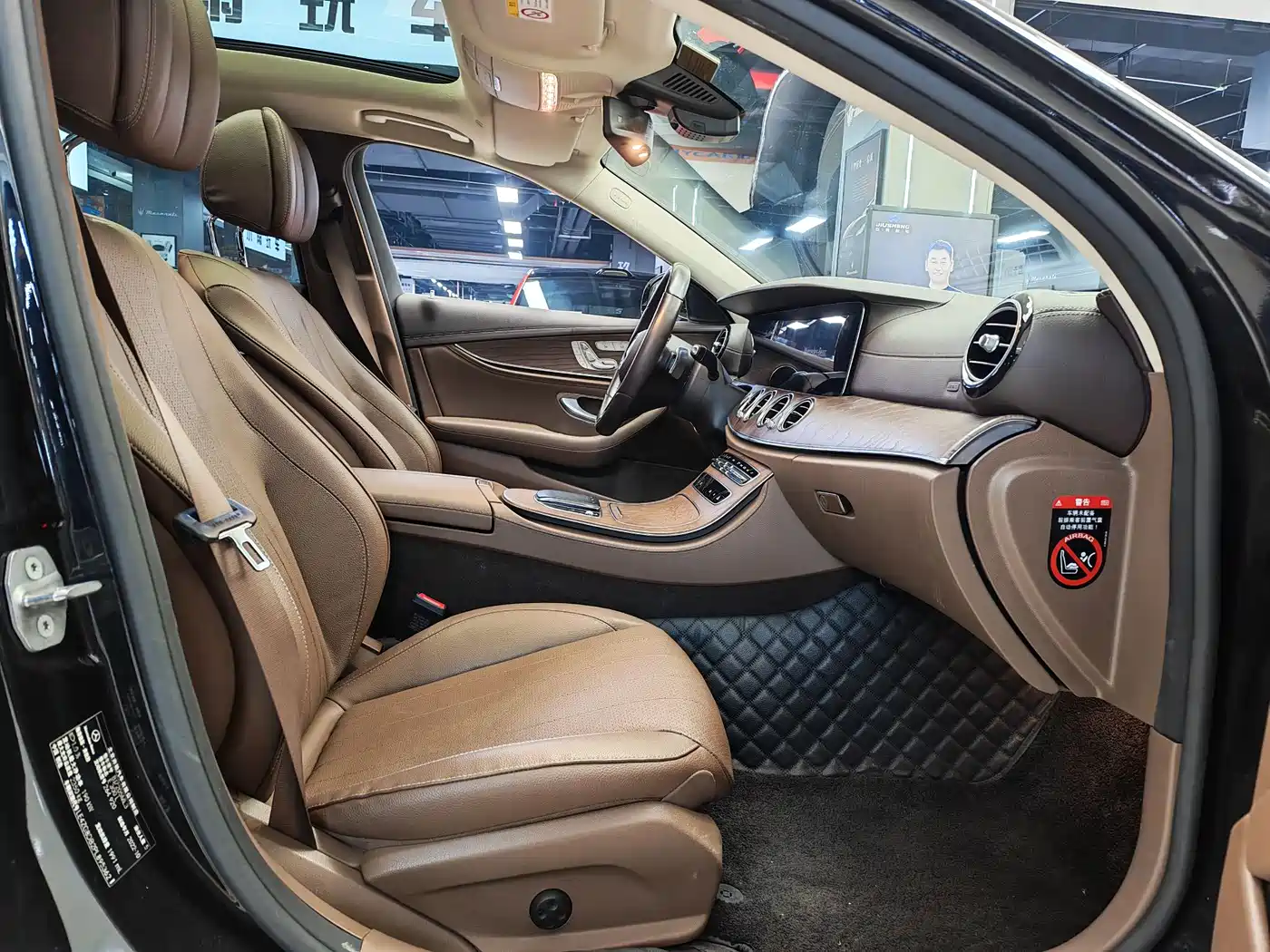 Mercedes-Benz E-Class 2023 E 300 L Fashion фото 14