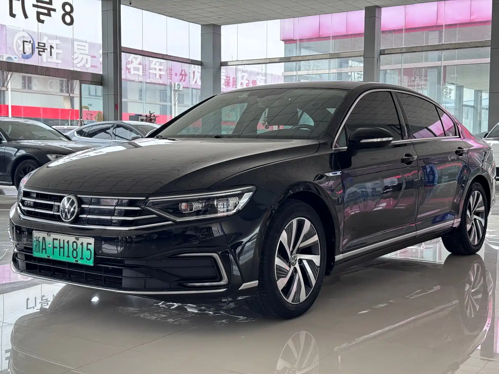 Photo 2 - Volkswagen Magotan GTE Plug-in Hybrid