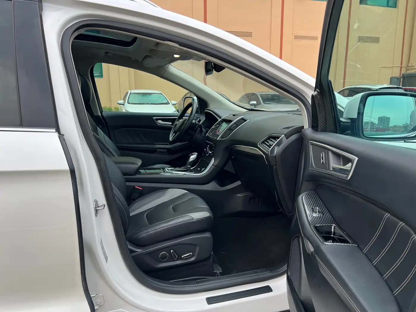 Фото 11 - Ford Edge