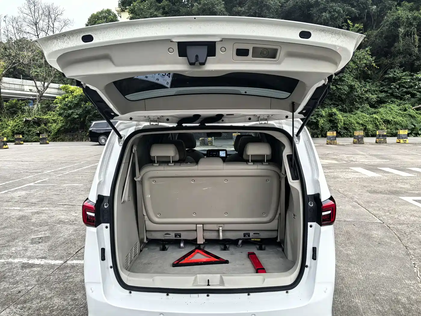 Buick GL8 2021 Land Business Class 652T Premium фото 9
