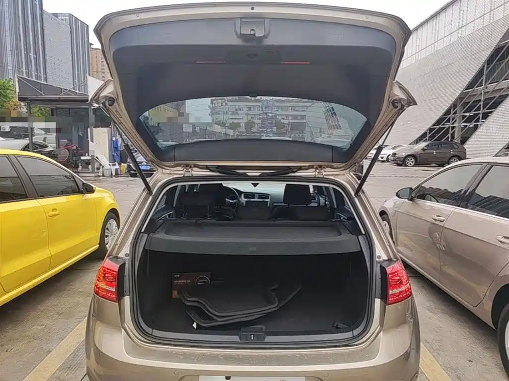 Volkswagen Golf 2016 1.6L Automatic Comfort фото 19