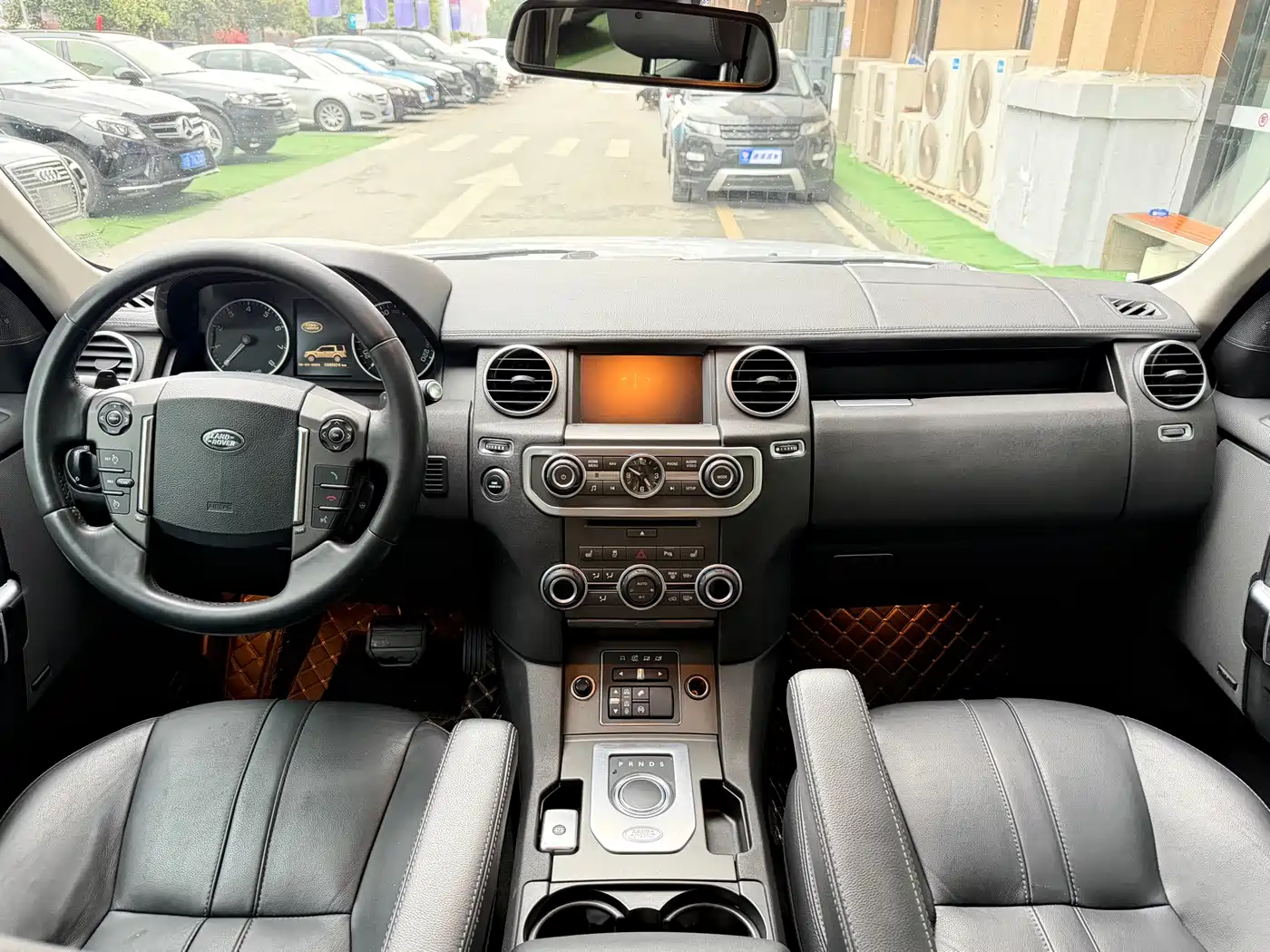 Land Rover Discovery 2016 3.0 SC V6 SE фото 5