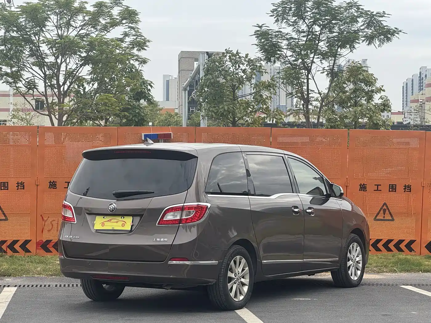Buick GL8 2011 2.4L LT Luxury Business Executive фото 3