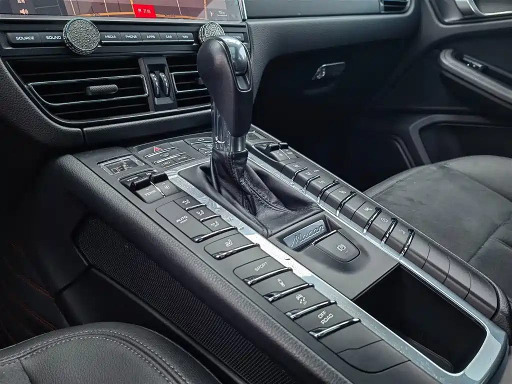 Porsche Macan 2018 Macan 2.0T фото 12