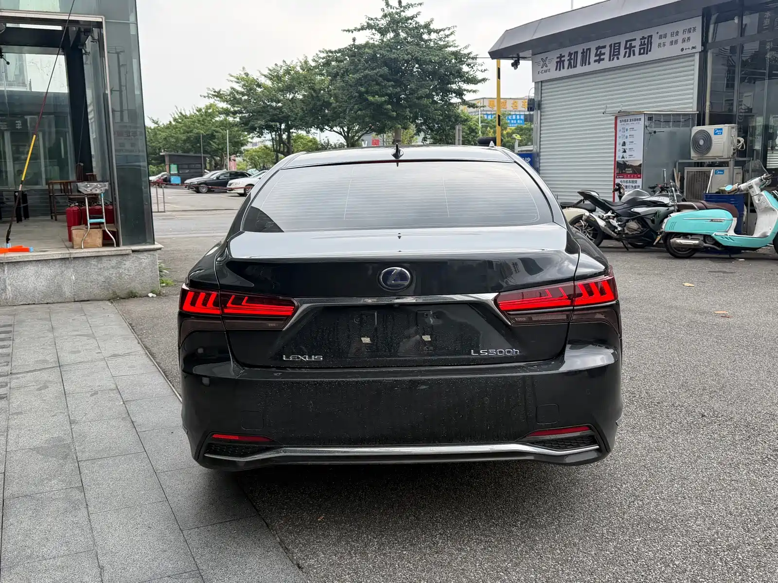 Фото 7 - Lexus LS