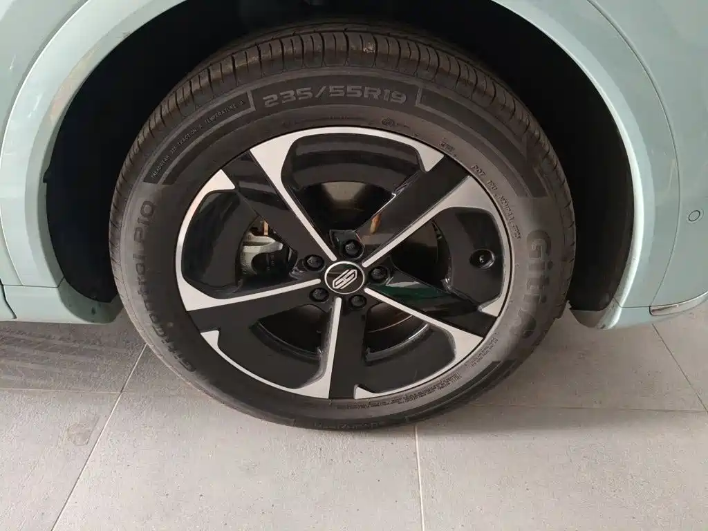 Photo 25 - Shangjie SUV
