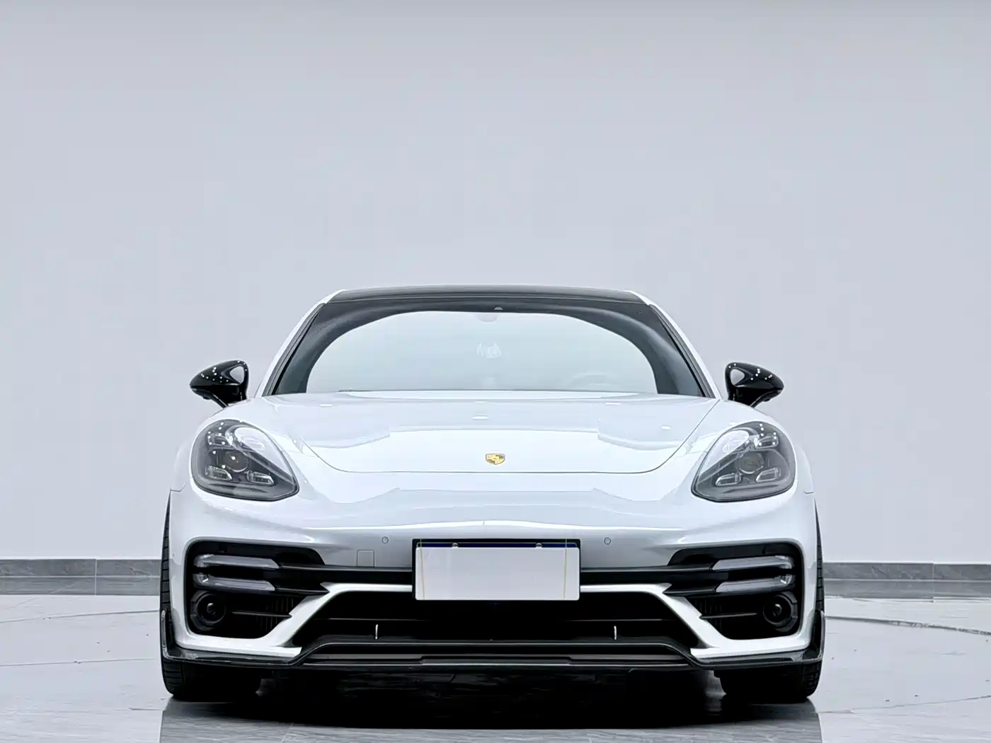 Фото 2 - Porsche Panamera