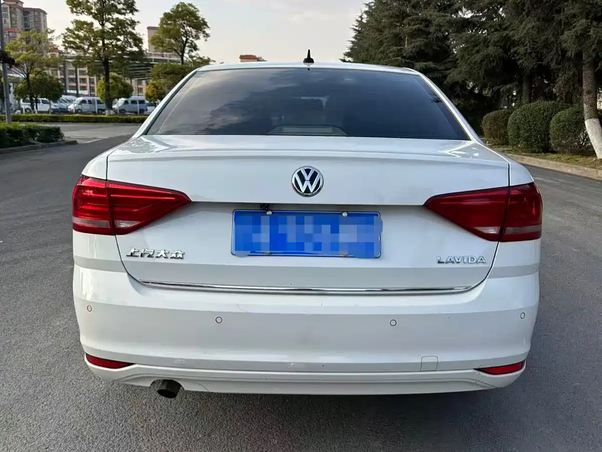 Volkswagen Lavida 2017 1.6L Manual Comfort Edition фото 4
