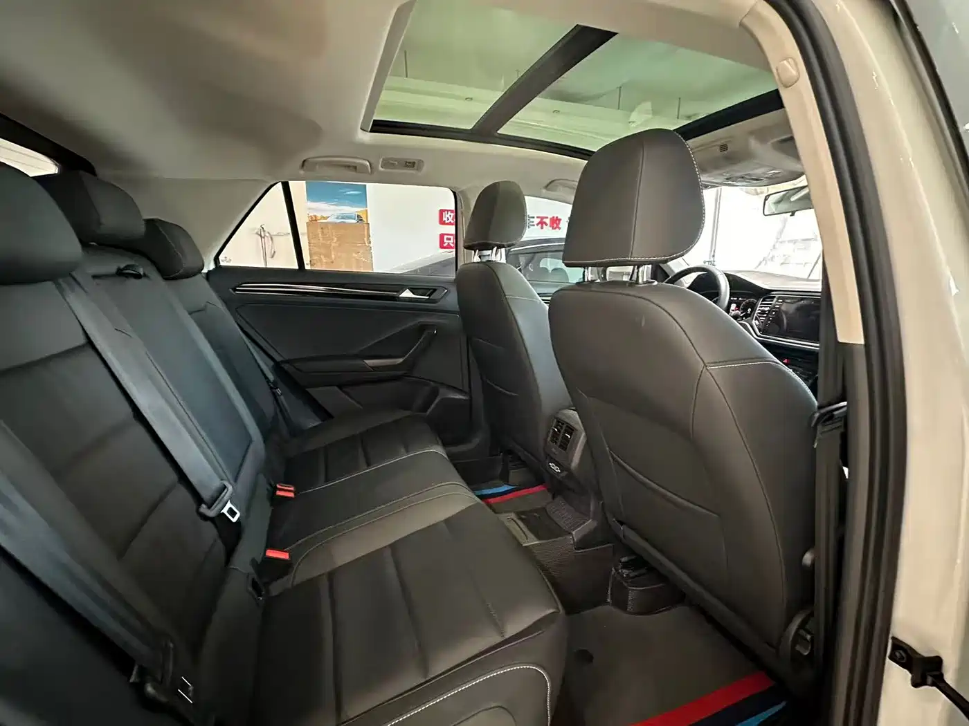 Volkswagen T-ROC 2021 280TSI DSG 2WD Comfort Smart Connect 30th Anniversary Edition фото 12