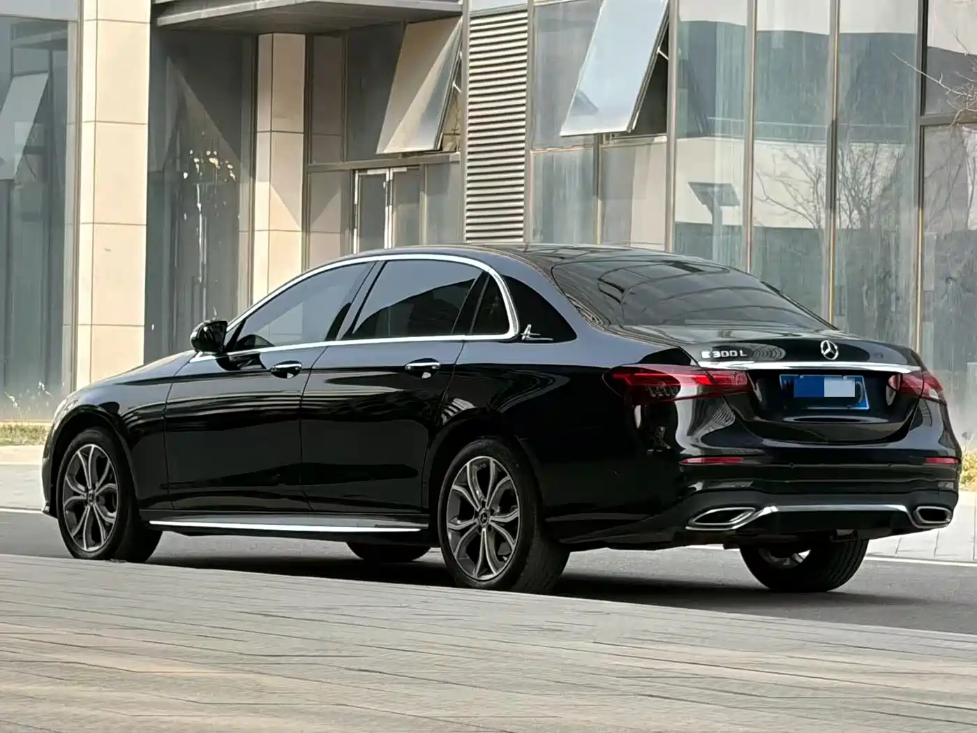 Mercedes-Benz E-Class 2023 E 300 L Sport Fashion фото 4