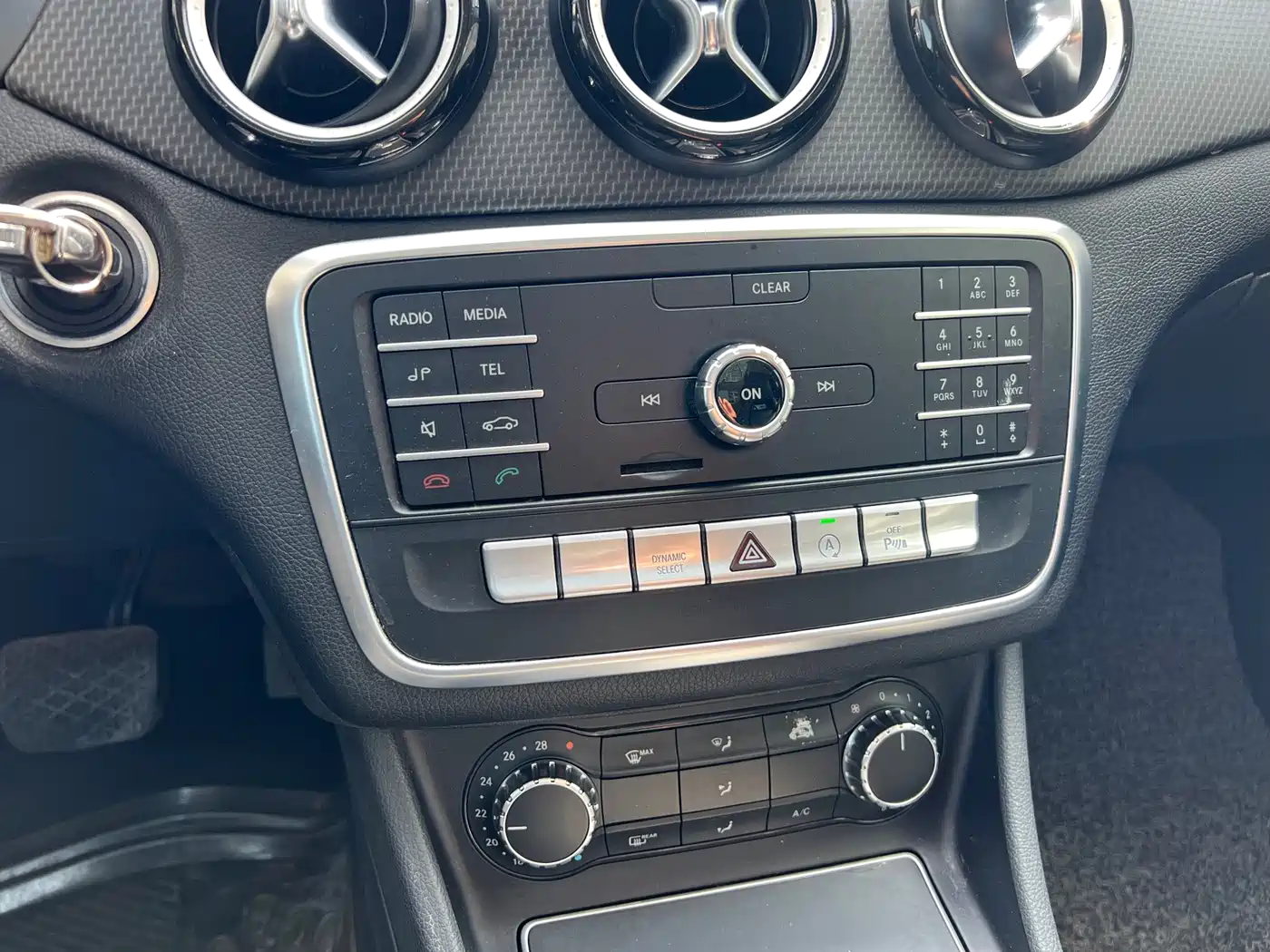 Mercedes-Benz GLA 2018 GLA 200 Dynamic фото 19