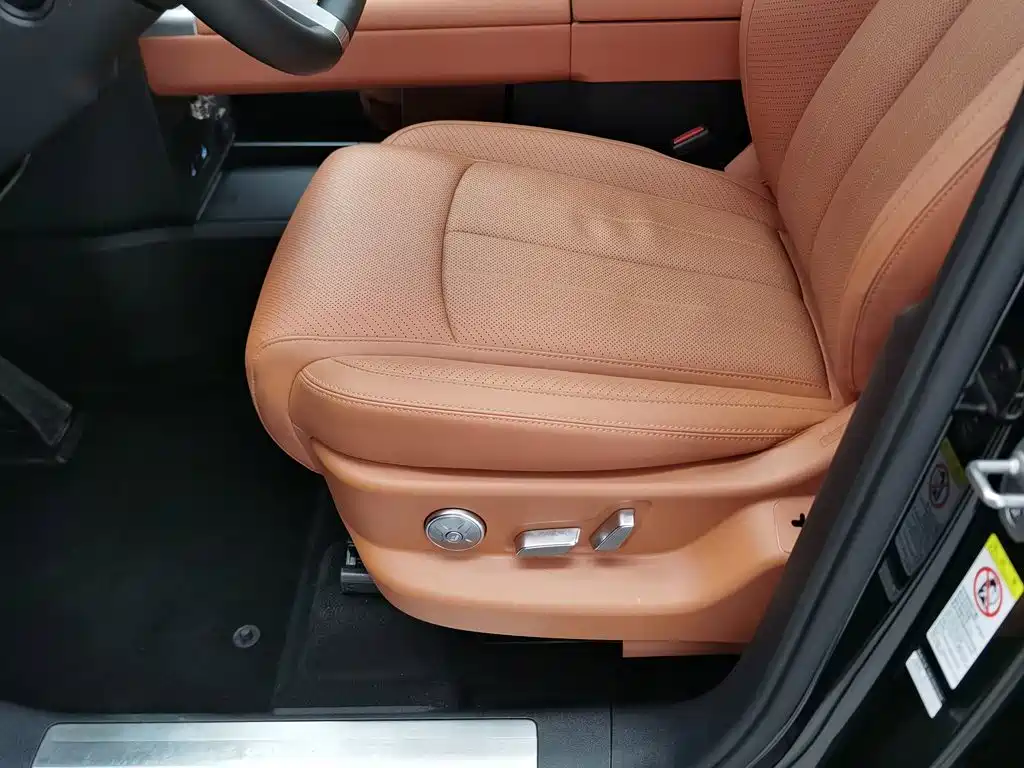 Fang Cheng Bao Titanium 7 2025 2025 AWD Base Model