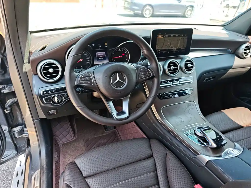 Фото 12 - Mercedes-Benz GLC