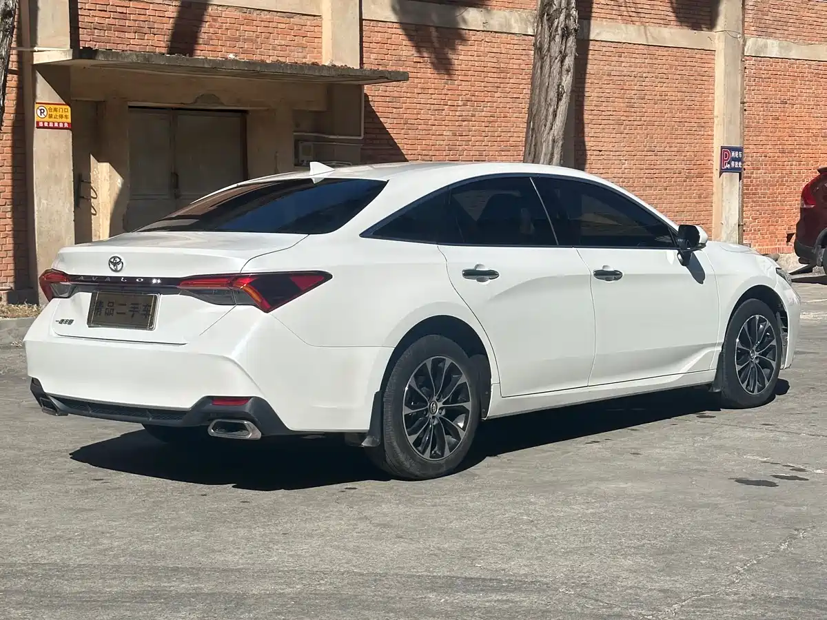 Toyota Avalon 2022 2.0L XLE Premium фото 6