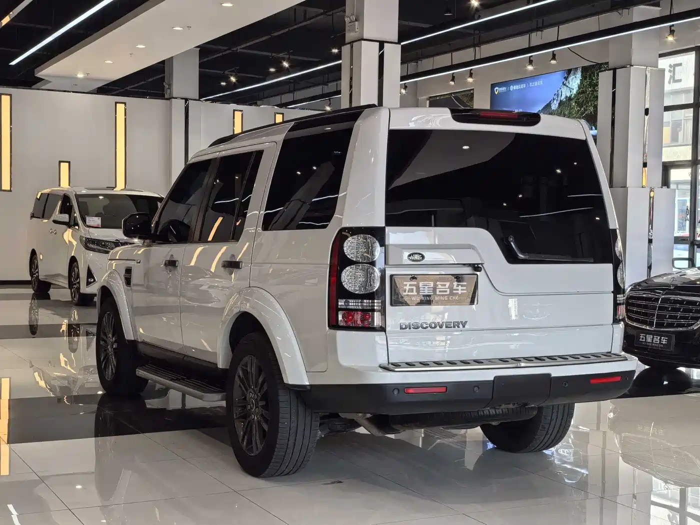 Land Rover Discovery 2015 3.0 SC V6 SE фото 6