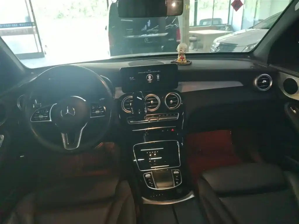 MERCEDES-BENZ GLC