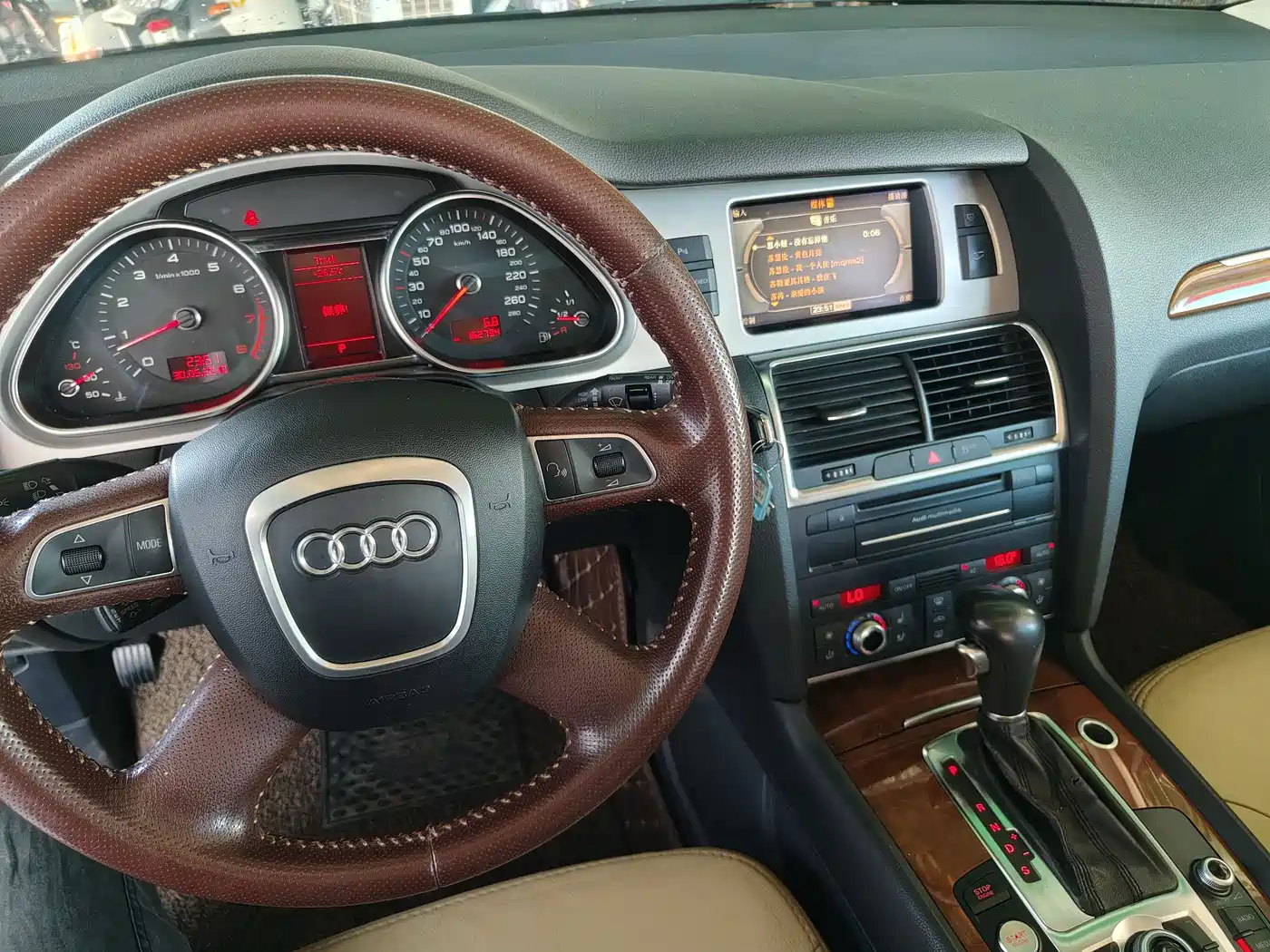 Audi Q7 2011 3.0 TFSI Technology (200kW) фото 27