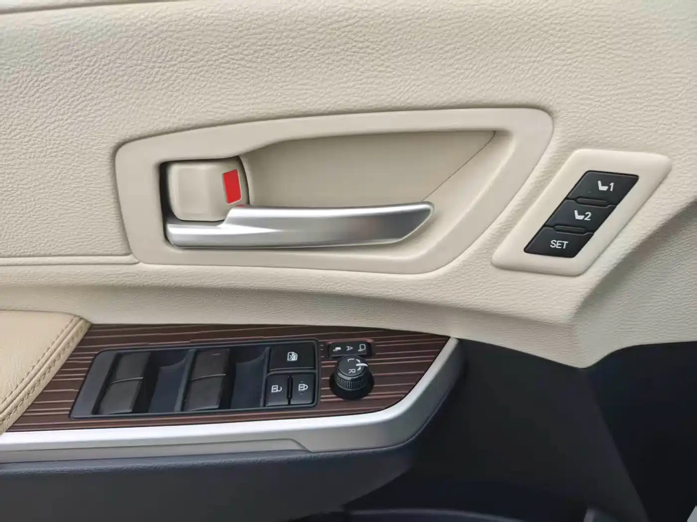 Toyota Granvia 2023 2.5L Hybrid Prestige PLUS Edition фото 29