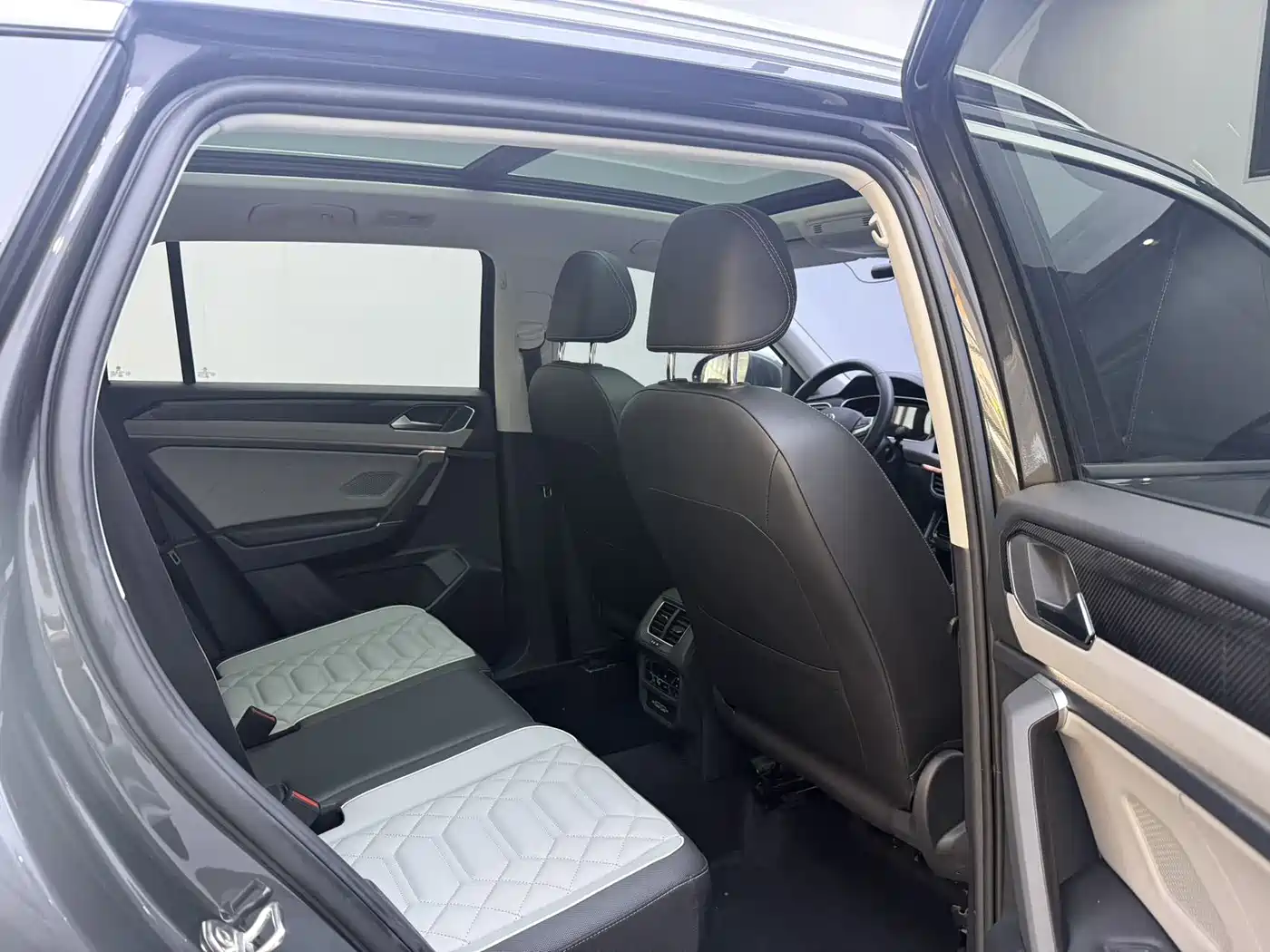 Volkswagen Tayron 2023 280TSI 2WD Luxury Plus Advanced Edition фото 9