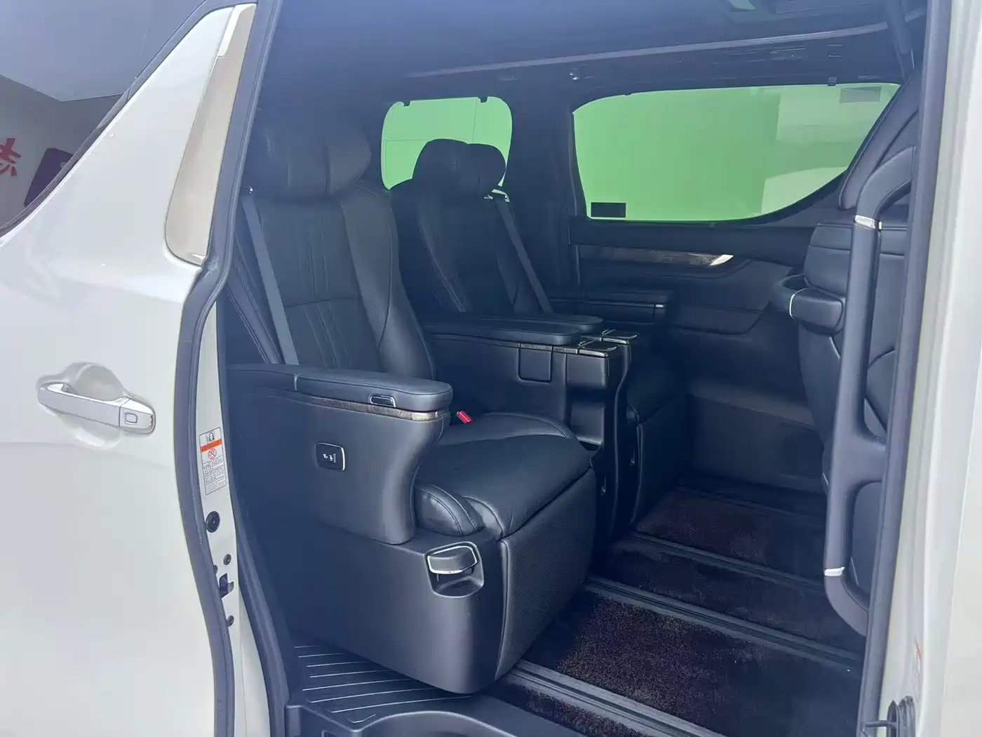 Toyota Alphard 2021 Hybrid 2.5L Premium фото 4