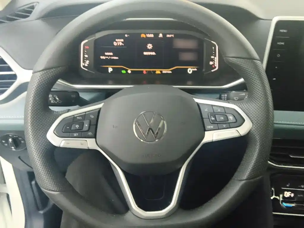 Фото 11 - Volkswagen Tharu