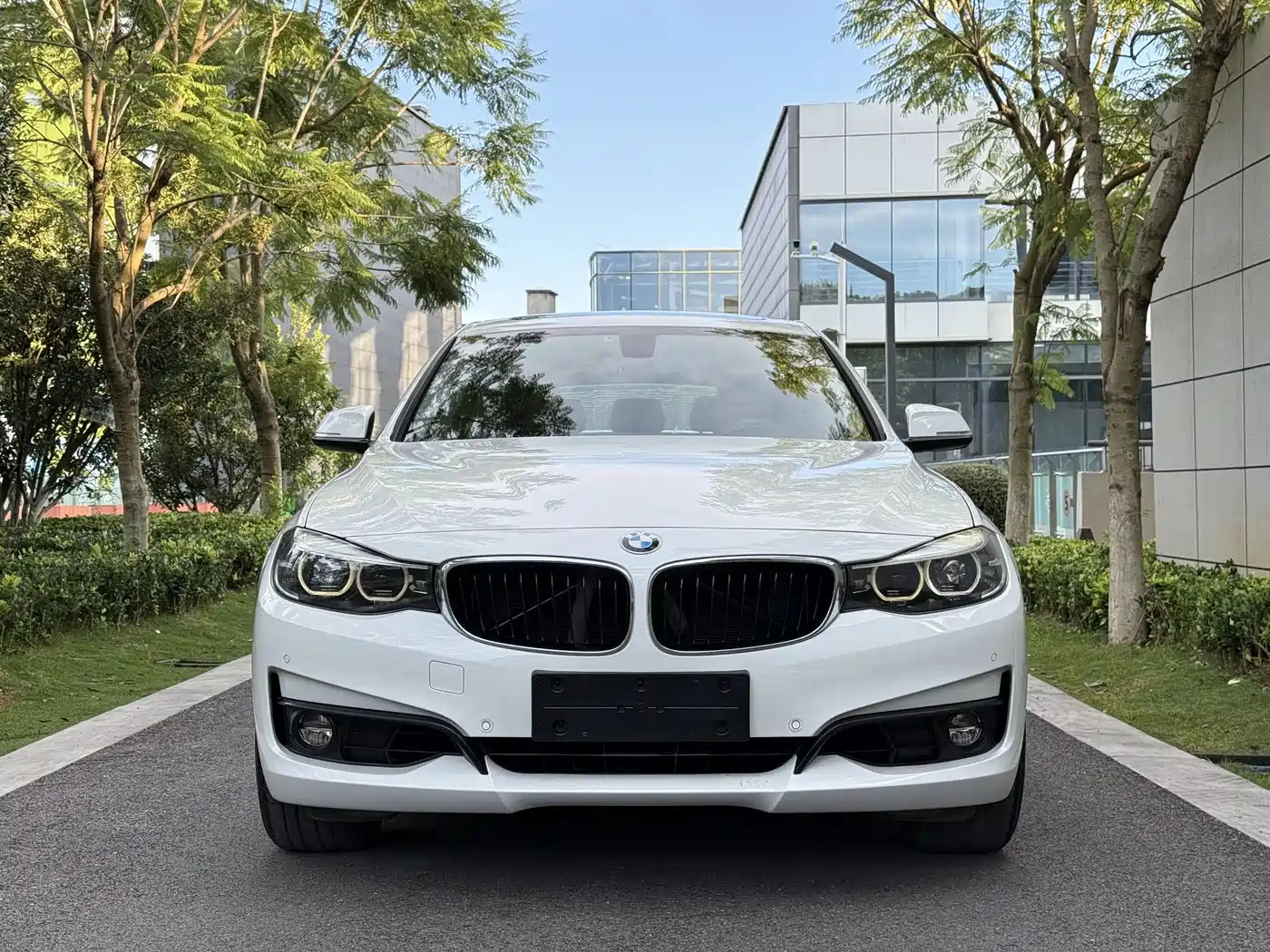 BMW 3 Series GT 2018 320i Fashion фото 2