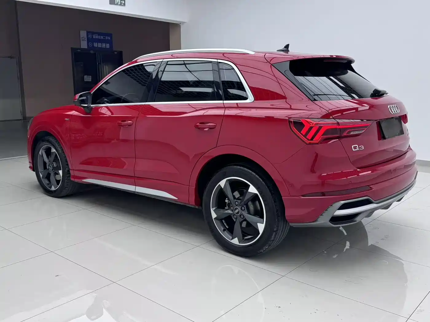 AUDI Q3